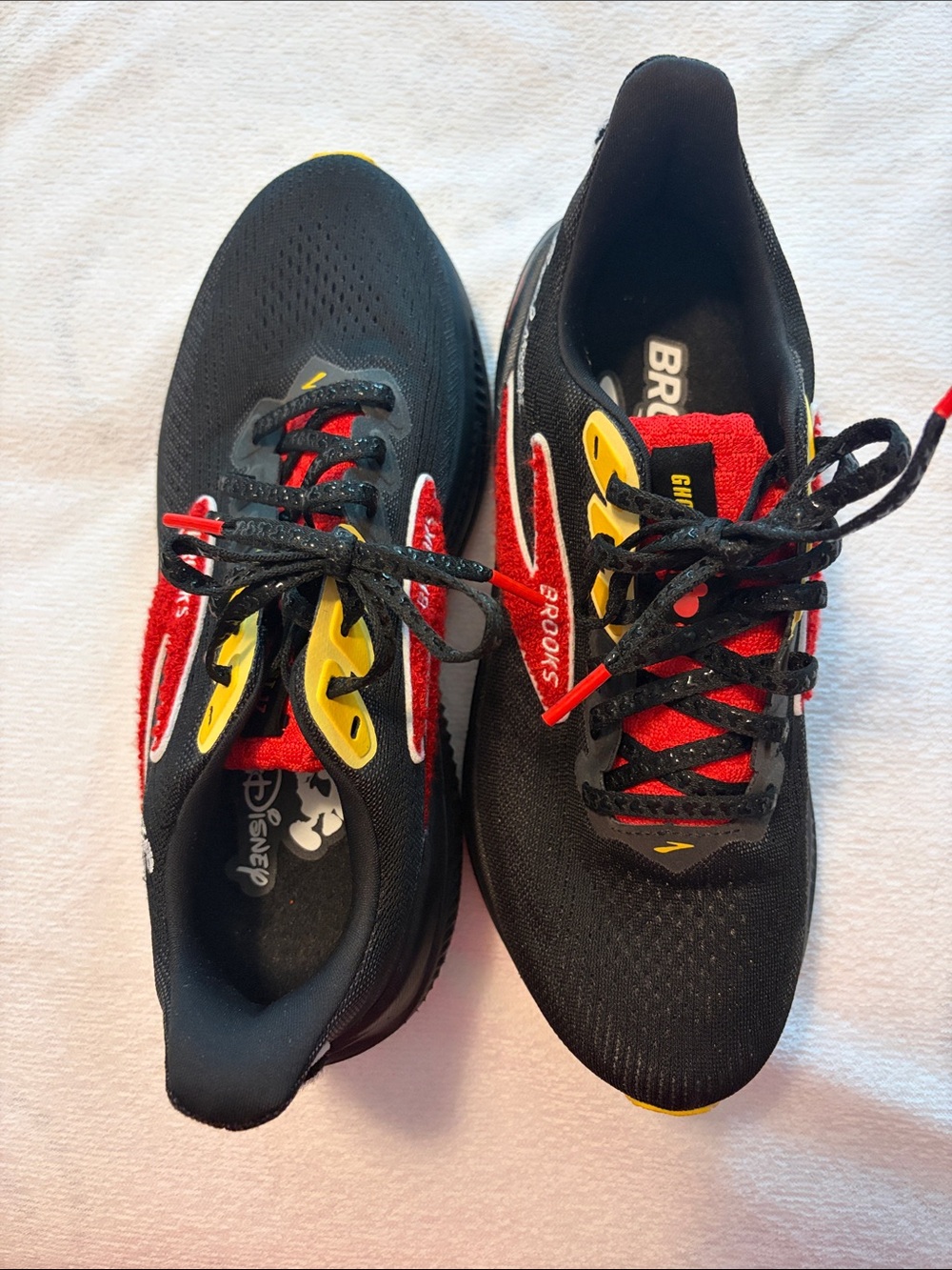 Brooks Women’s runDisney Ghost 17 Mickey Sneakers 8.5W